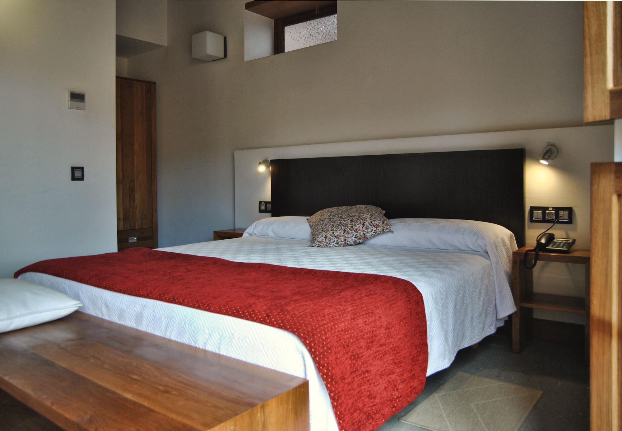 Hotell Rural El Mondalon 4*